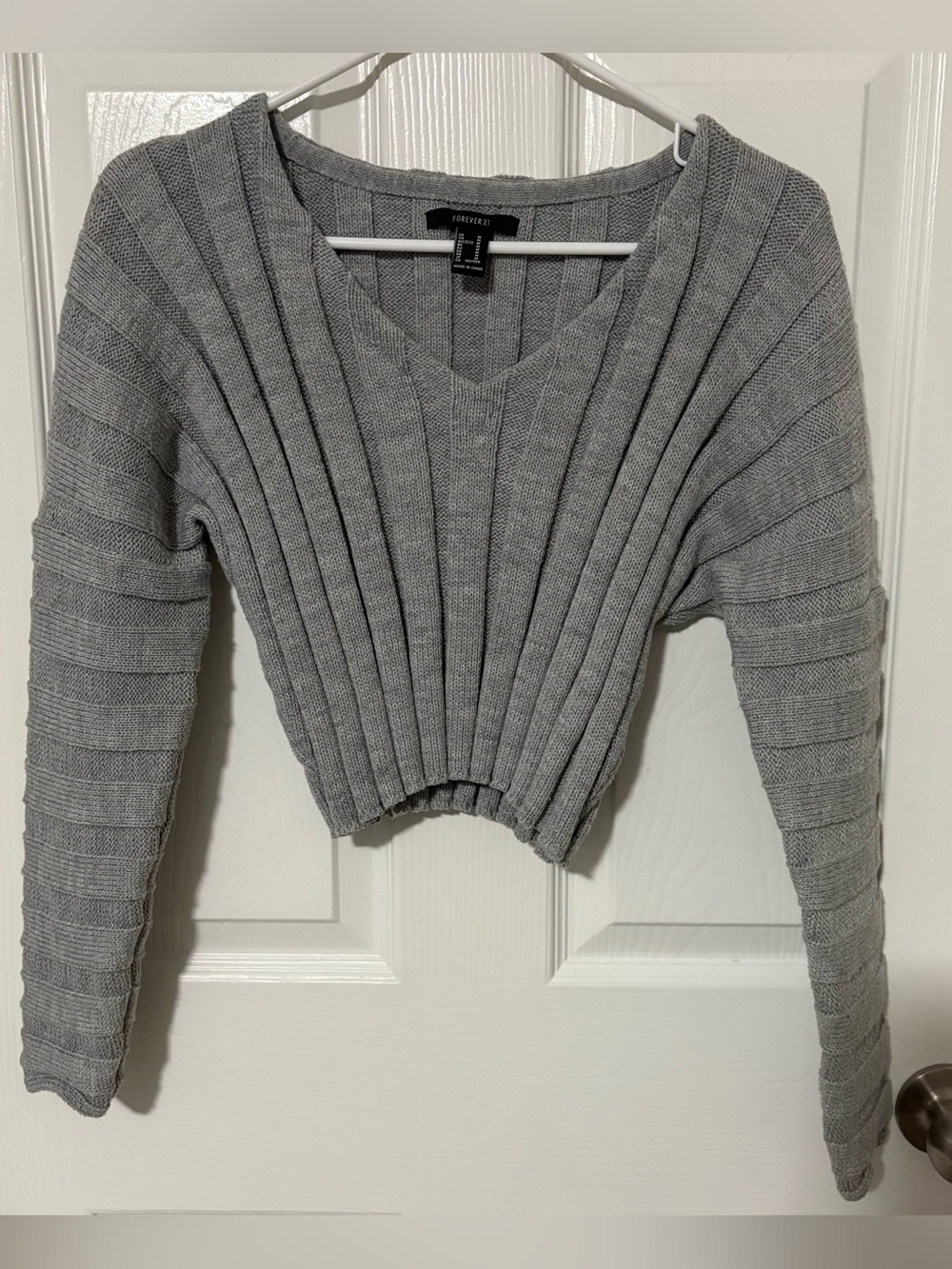 Forever 21 Light Gray Ribbed V-Neck Cropped Sweater